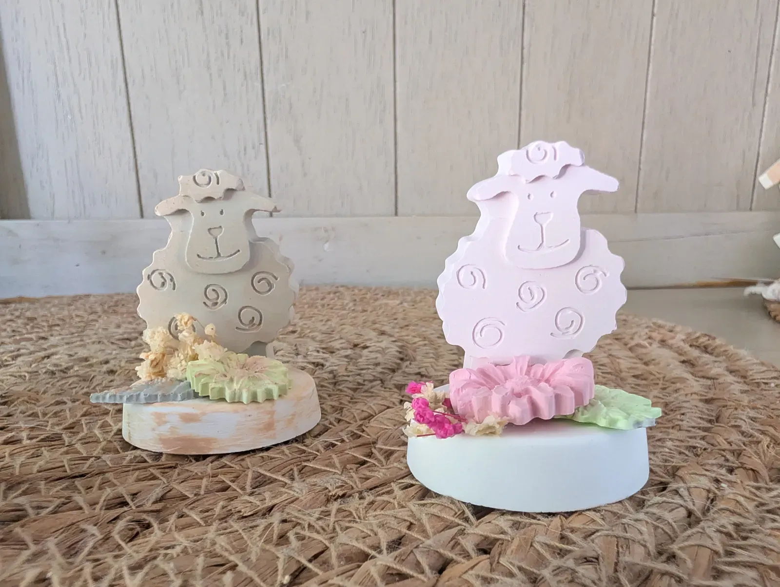 Petit mouton fleuri à poser — photo 3